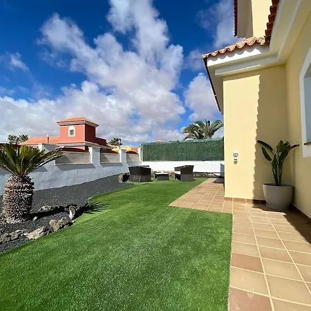Comfortable Family House With Pool And Jacuzzi Villa *