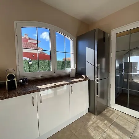 Villa Comfortable Family House With Pool And Jacuzzi *